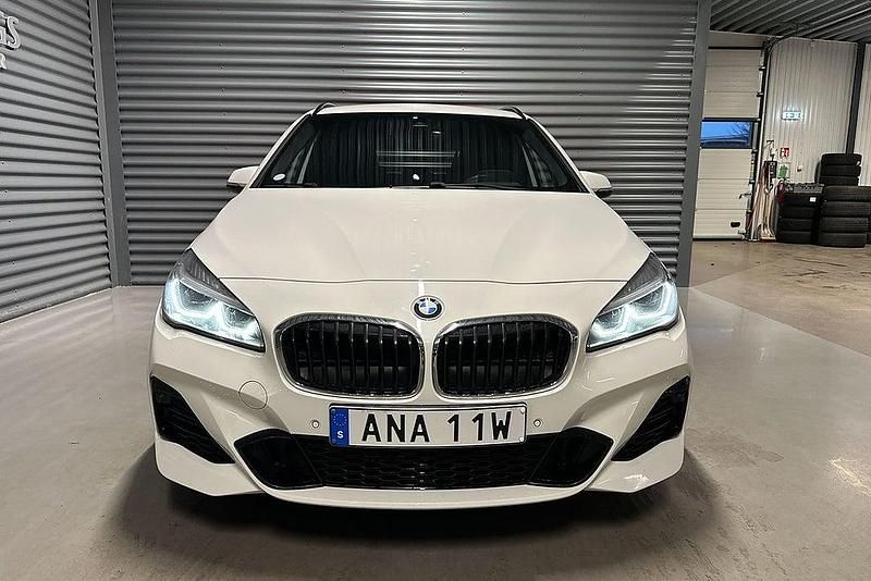 Begagnad BMW 225 Active Tourer M Sport 220 HK (161 kW) 2019 Vit Minibuss