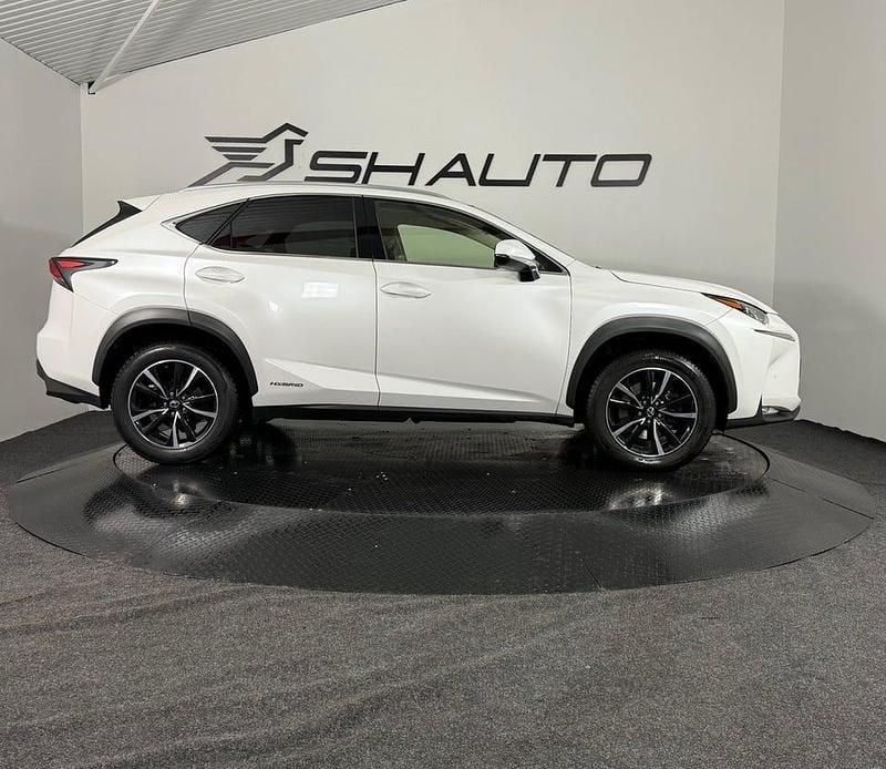 Begagnad Lexus NX300h Executive Line 197 HK (144 kW) 2017 Vit SUV