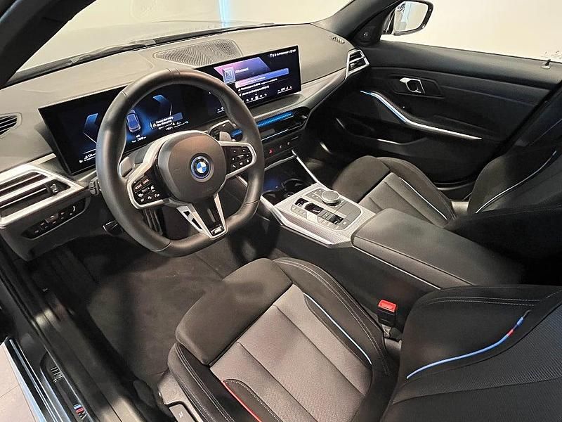 Begagnad BMW 330e M Sport 184 HK (135 kW) 2024 Grå Sedan