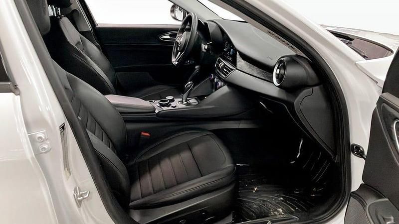 Begagnad Alfa Romeo Giulia Super 200 HK (147 kW) 2018 Vit Sedan