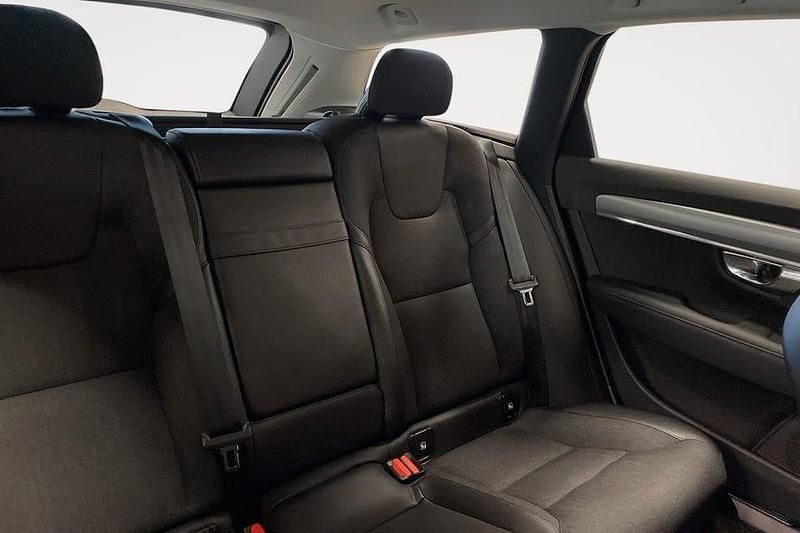 Grå Begagnad 2020 Volvo V90 Momentum Kombi | 259 000 kr (Bra pris) - Bild 1/1