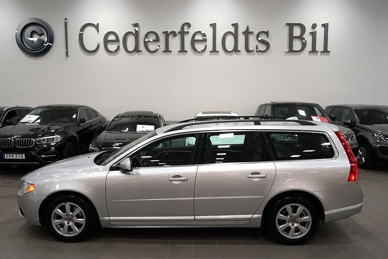 Ljusgrå Begagnad 2011 Volvo V70 Momentum Kombi | 149 900 kr (Lite dyr) - Bild 1/4