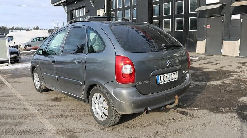 Begagnad Citroën Xsara Picasso 136 HK (100 kW) 2003 Grå Minibuss