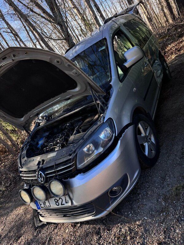 Silver Begagnad 2012 VW Caddy Maxi Minibuss | 39 000 kr (Superpris) - Bild 1/4