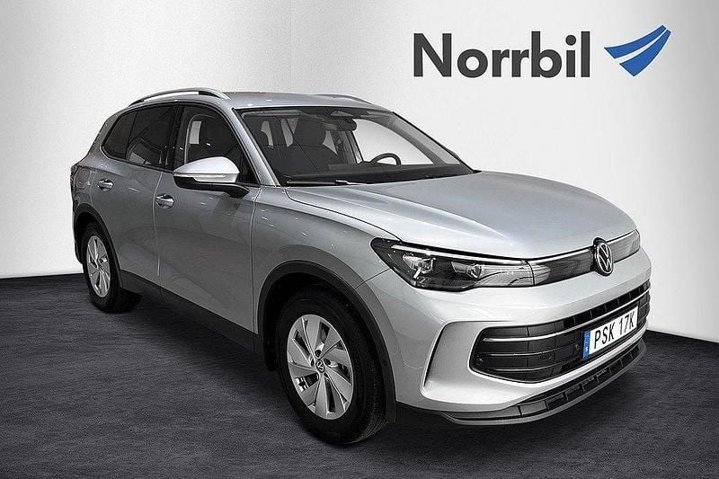 Silver Begagnad 2024 VW Tiguan SUV | 374 900 kr (Lite dyr) - Bild 1/4