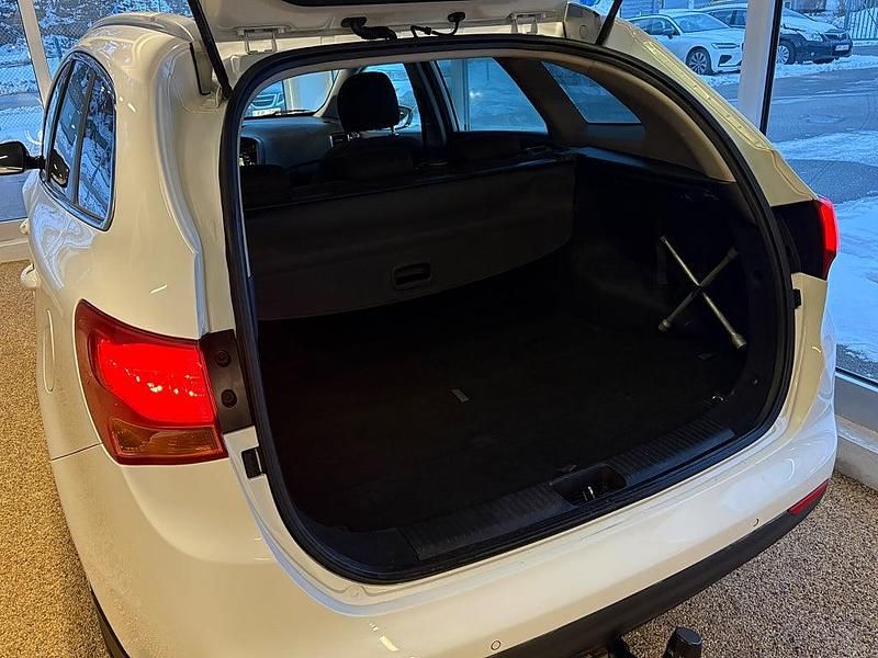 Begagnad Kia Ceed Sportswagon Comfort 128 HK (94 kW) 2015 Vit Kombi