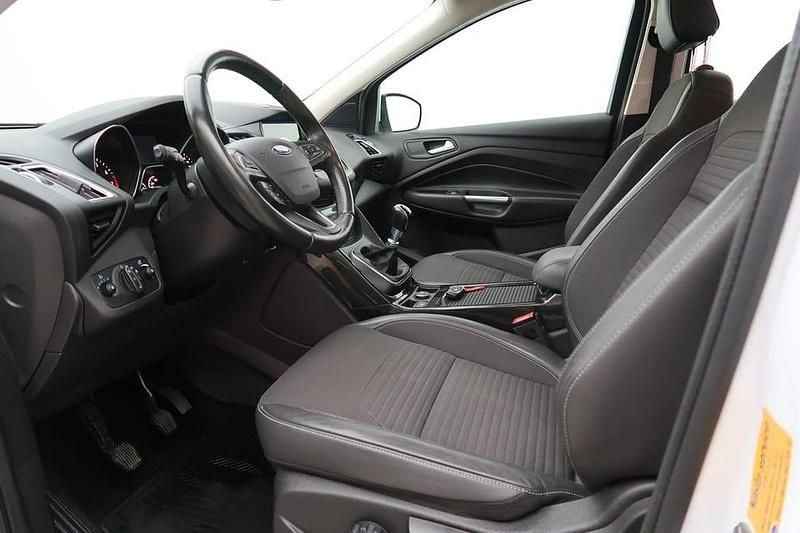 Begagnad Ford Kuga 150 HK (110 kW) 2017 Vit SUV