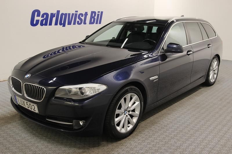 Imperalblå metallic Begagnad 2011 BMW 530 Kombi | 149 000 kr (Marknadspris) - Bild 1/4