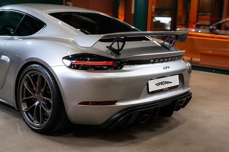 Begagnad Porsche 718 Cayman GT4 420 HK (308 kW) 2020 Silver Sportkupé