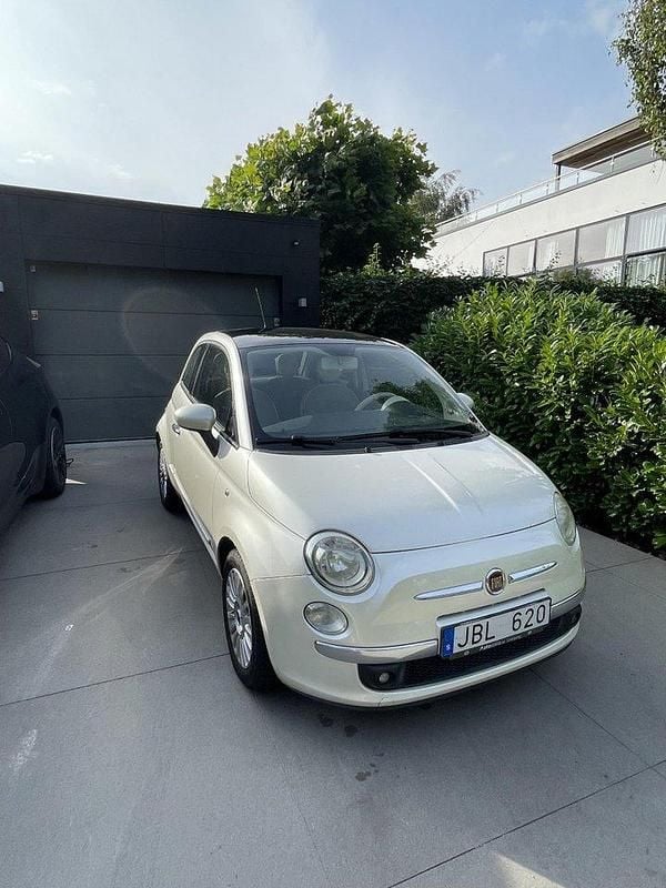 Vit Begagnad 2009 Fiat 500 Lounge Halvkombi | 39 500 kr (Marknadspris) - Bild 1/4