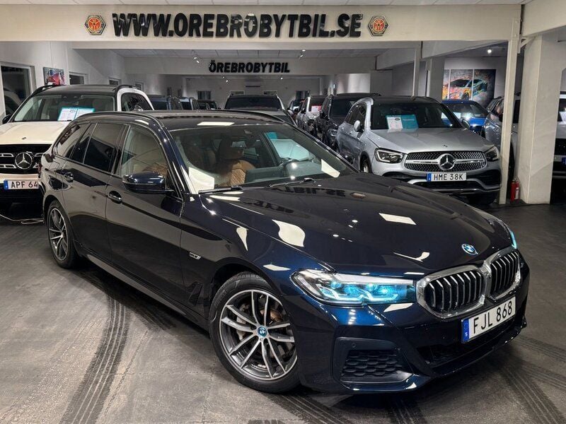 Svart Begagnad 2021 BMW 530e M Sport Kombi | 414 900 kr (Lite dyr) - Bild 1/4