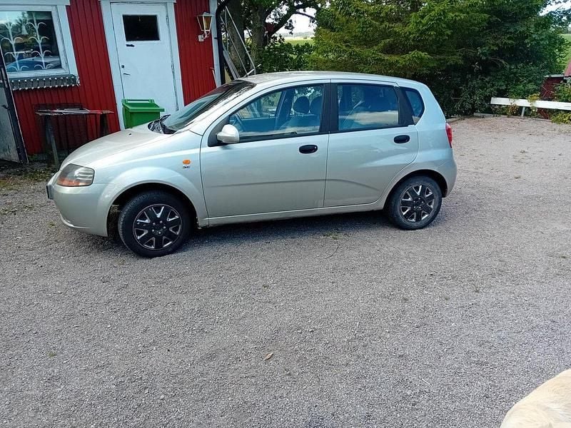Silver Begagnad 2005 Chevrolet Kalos Halvkombi | 9 500 kr (Marknadspris) - Bild 1/4