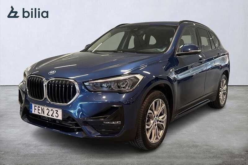 Blå Begagnad 2022 BMW X1 SUV | 319 900 kr (Marknadspris) - Bild 1/4