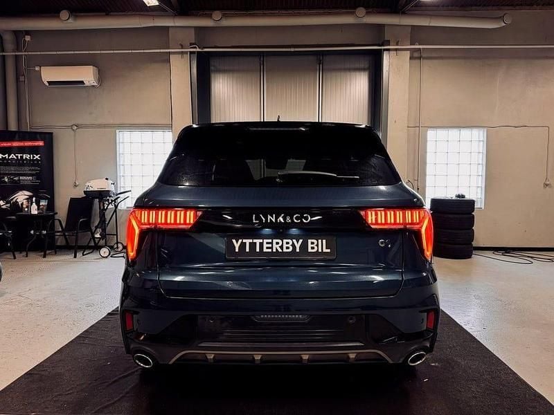 Begagnad Lynk & Co 01 261 HK (191 kW) 2022 Blå SUV