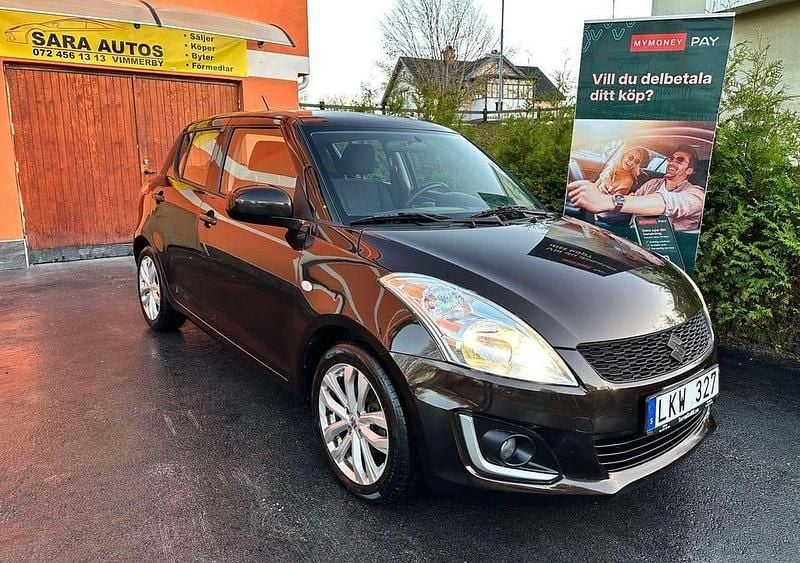 Brun Begagnad 2014 Suzuki Swift Halvkombi | 61 900 kr (Marknadspris) - Bild 1/4