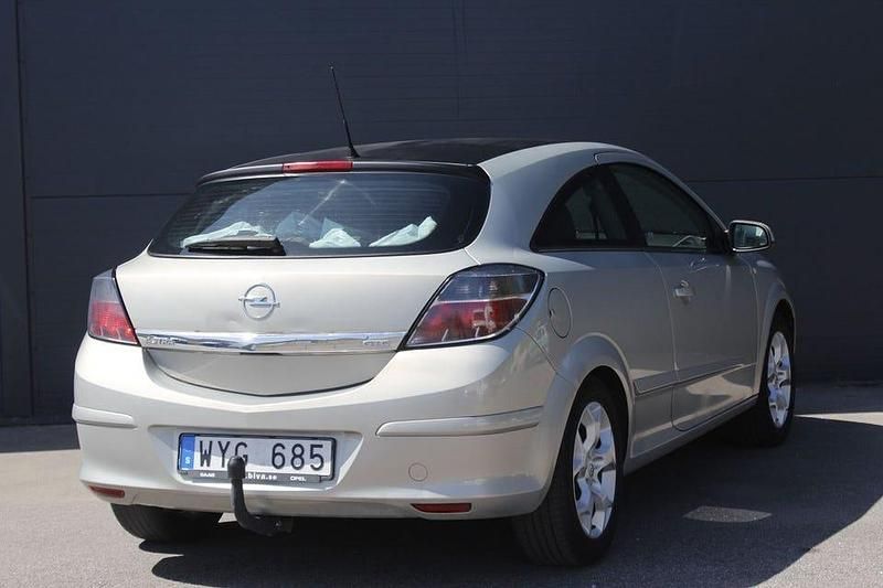 Begagnad Opel Astra GTC 126 HK (92 kW) 2005 Grå Halvkombi