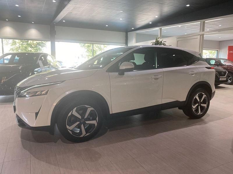 Vit Begagnad 2023 Nissan Qashqai N-Connecta SUV | 329 900 kr (Lite dyr) - Bild 1/4