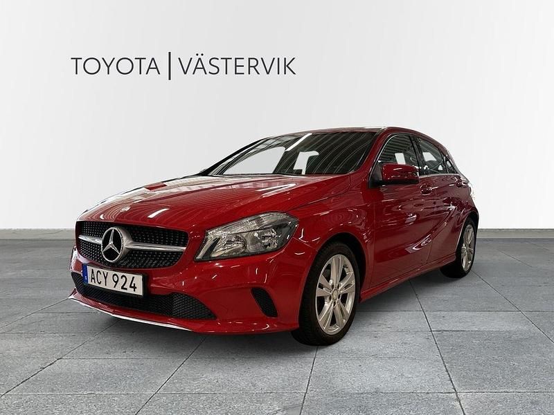 Röd Begagnad 2017 Mercedes A180 Halvkombi | 145 900 kr (Bra pris) - Bild 1/4