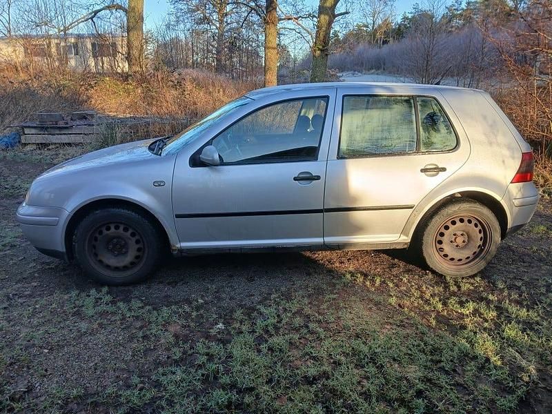 Begagnad 2001 VW Golf IV Halvkombi | 13 000 kr (Dyr) - Bild 1/4