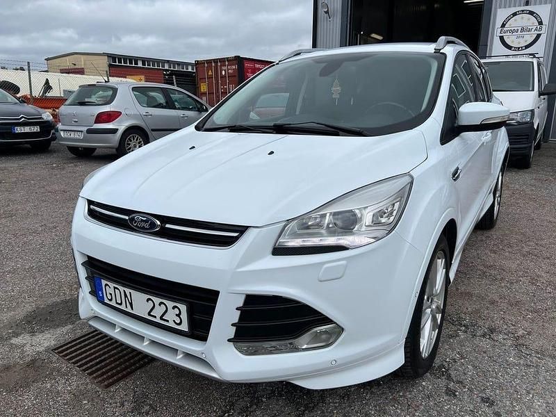 Vit Begagnad 2013 Ford Kuga Titanium SUV | 104 800 kr (Marknadspris) - Bild 1/4