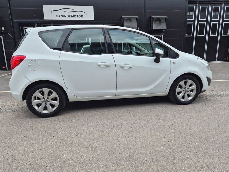 Vit Begagnad 2013 Opel Meriva Minibuss | 79 000 kr (Marknadspris) - Bild 1/4