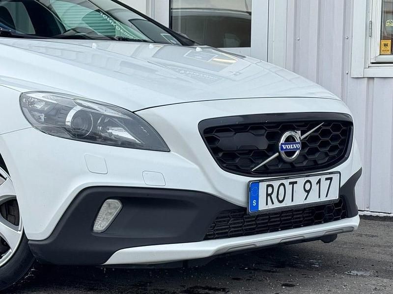 Begagnad Volvo V40 CC Ocean Race 190 HK (139 kW) 2016 Vit Kombi