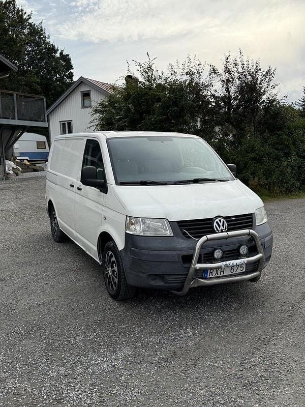 Vit Begagnad 2009 VW T5 Van | 39 999 kr (Superpris) - Bild 1/4
