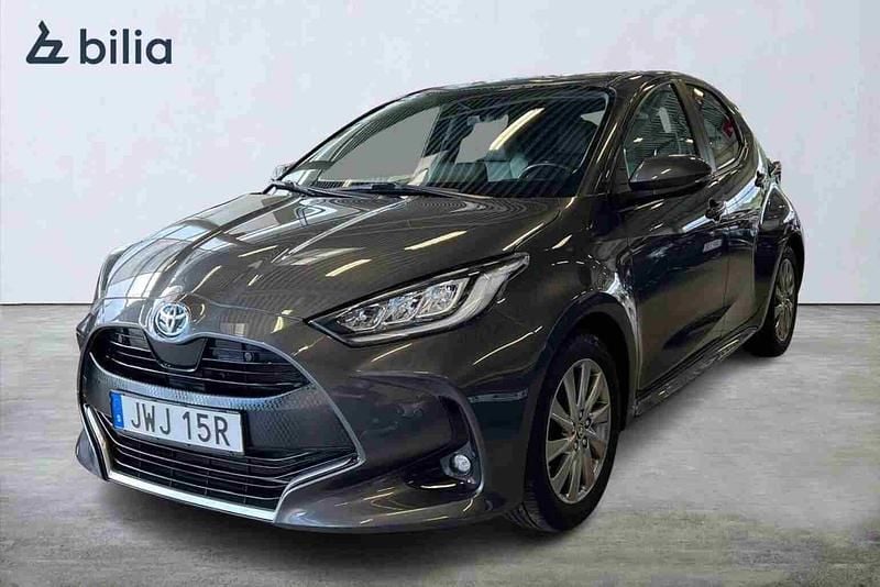 Grå Begagnad 2022 Toyota Yaris Hybrid Edition Halvkombi | 244 900 kr (Lite dyr) - Bild 1/1