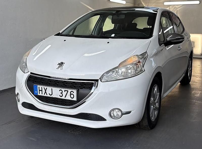Vit Begagnad 2013 Peugeot 208 Halvkombi | 44 900 kr (Marknadspris) - Bild 1/4
