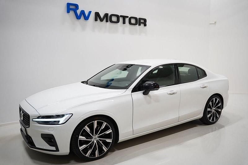 Vit Begagnad 2021 Volvo S60 R-Design Sedan | 354 800 kr (Marknadspris) - Bild 1/4