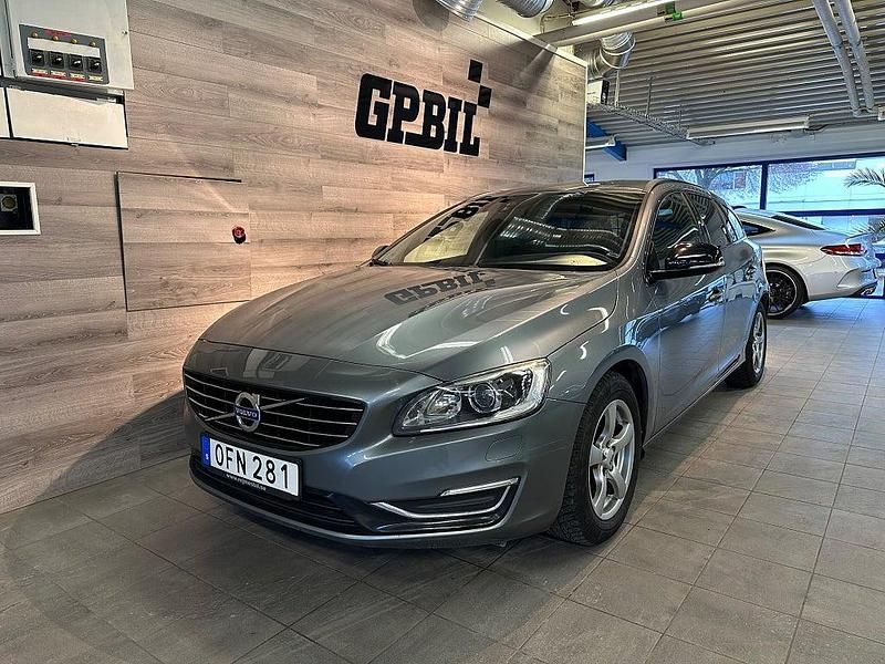 Grå Begagnad 2016 Volvo V60 Dynamic Kombi | 149 000 kr (Marknadspris) - Bild 1/4