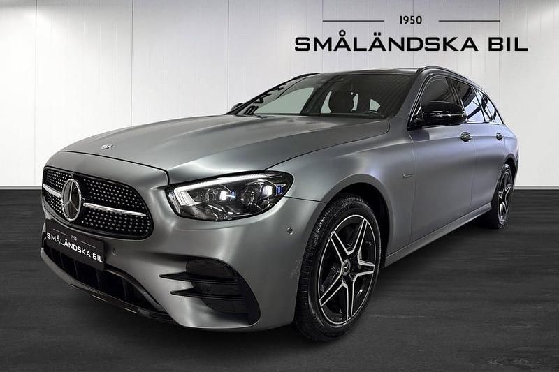 Grå Begagnad 2021 Mercedes E300 AMG line Kombi | 439 000 kr - Bild 1/4