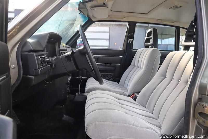 Begagnad Volvo 264 140 HK (102 kW) 1976 Grå krom Sedan