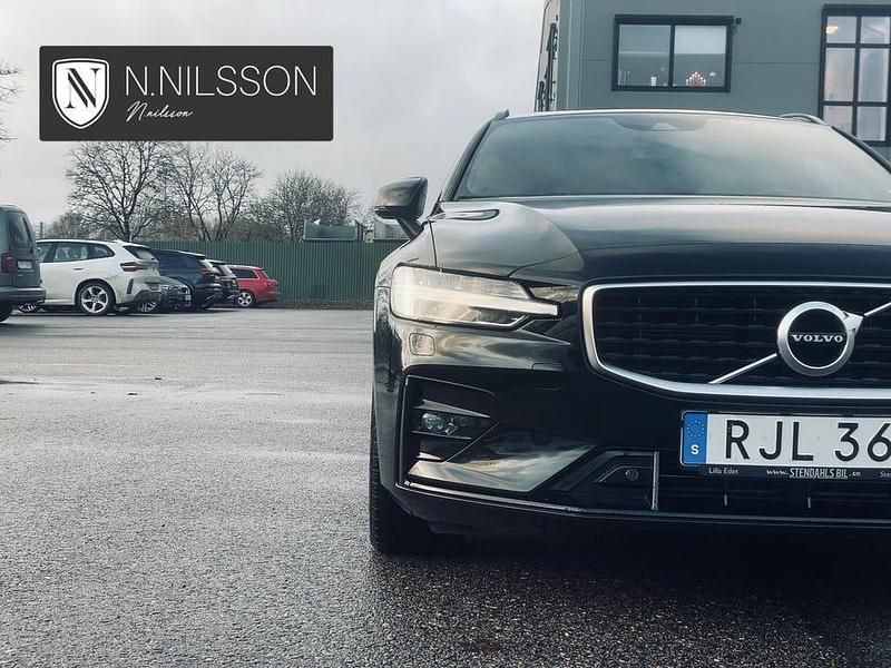 Begagnad Volvo V60 R-Design 200 HK (147 kW) 2019 Svart Kombi