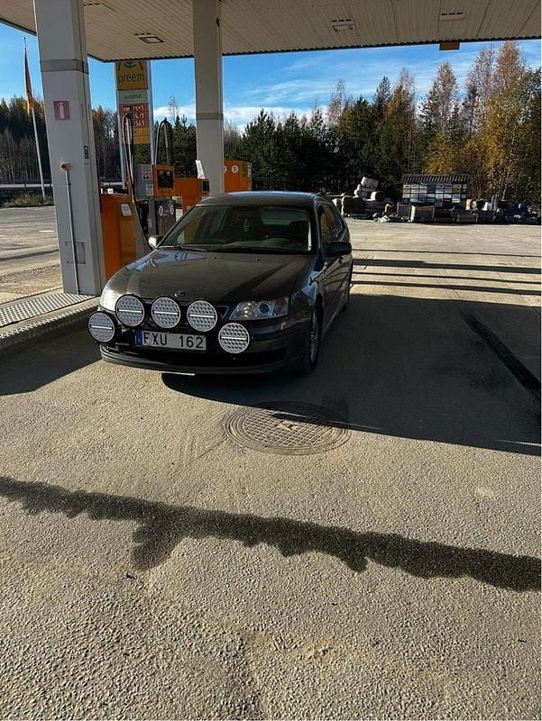 Brun Begagnad 2007 Saab 9-3 Vector Kombi | 17 000 kr (Bra pris) - Bild 1/4