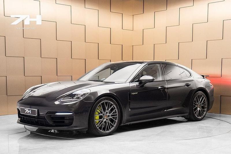 Mörkgrå Begagnad 2020 Porsche Panamera 4S Sedan | 1 099 000 kr (Dyr) - Bild 1/4