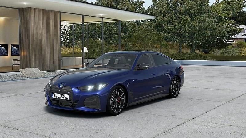 Blå Begagnad 2024 BMW i4 M Sport Sedan | 659 000 kr (Marknadspris) - Bild 1/4