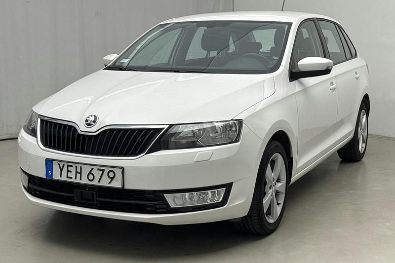Vit Begagnad 2017 Skoda Rapid | 99 000 kr - Bild 1/4
