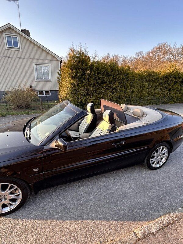 Svart Begagnad 2004 Volvo C70 Cab | 70 000 kr (Marknadspris) - Bild 1/4