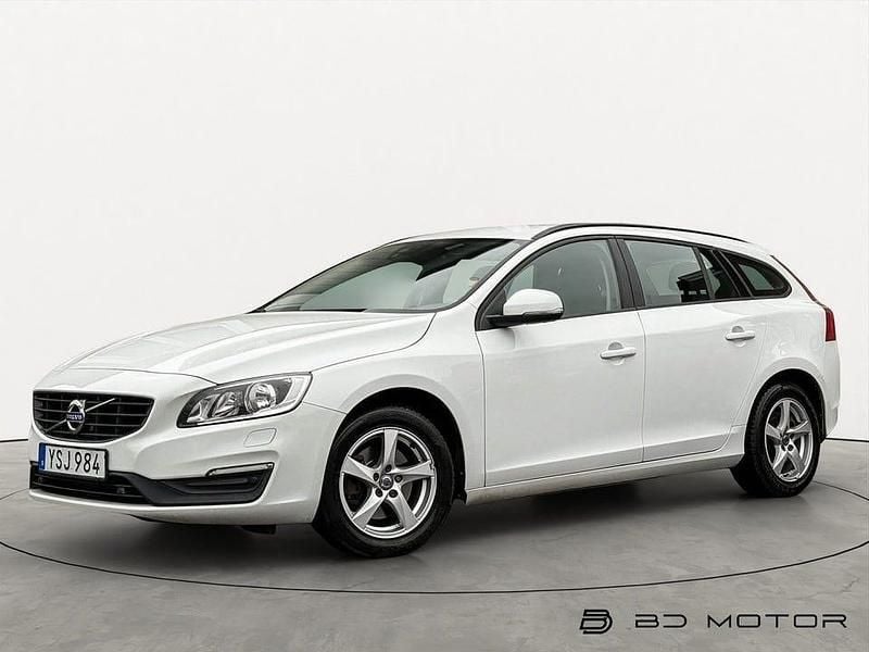 Vit Begagnad 2018 Volvo V60 Standard Kombi | 109 900 kr (Bra pris) - Bild 1/4