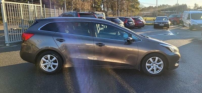 Begagnad Kia Ceed Sportswagon Comfort 128 HK (94 kW) 2013 Brun Kombi