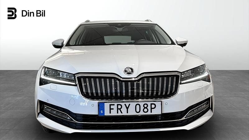Begagnad Skoda Superb 2023 Vit Kombi
