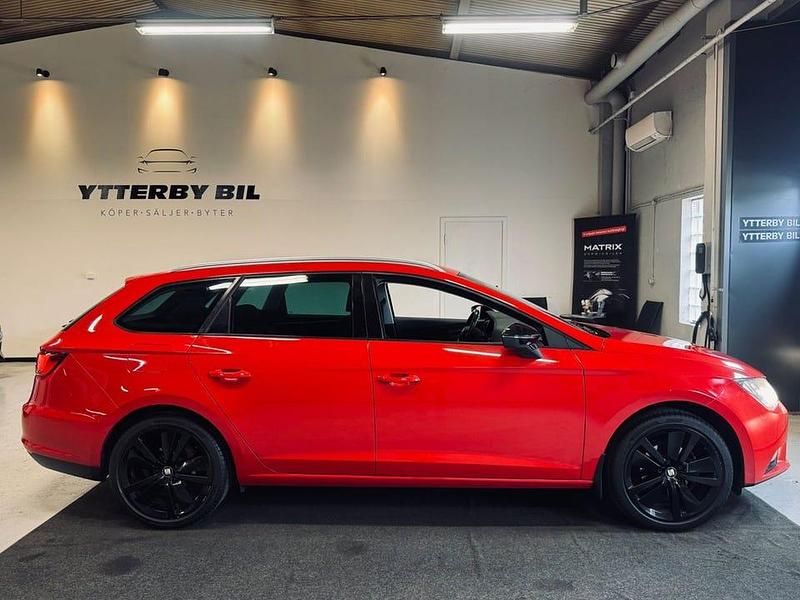 Begagnad Seat Leon ST Style 111 HK (81 kW) 2016 Röd Kombi