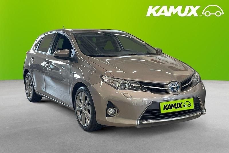 Brun Begagnad 2014 Toyota Auris Hybrid Edition Halvkombi | 138 900 kr (Marknadspris) - Bild 1/3