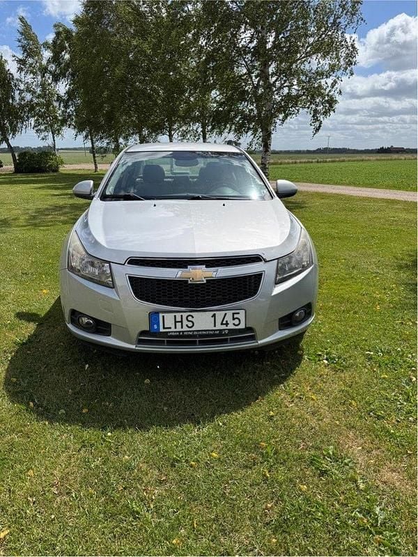 Grå Begagnad 2010 Chevrolet Cruze Sedan | 35 000 kr - Bild 1/4