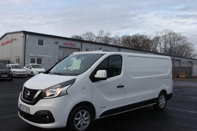 Vit Begagnad 2018 Nissan NV300 Van | 146 000 kr (Bra pris) - Bild 1/4
