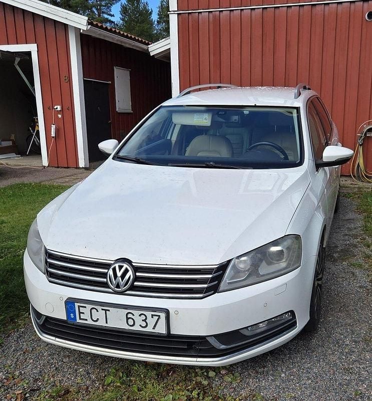 Vit Begagnad 2013 VW Passat GT Kombi | 59 000 kr (Superpris) - Bild 1/4