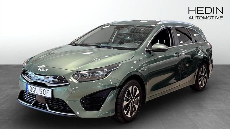 Grön (green) Begagnad 2023 Kia Ceed Sportswagon Advance Kombi | 264 900 kr (Marknadspris) - Bild 1/4
