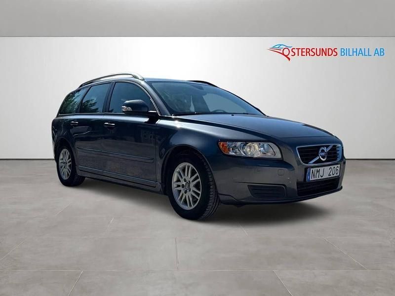 Grå Begagnad 2011 Volvo V50 Kinetic Kombi | 99 900 kr (Dyr) - Bild 1/4