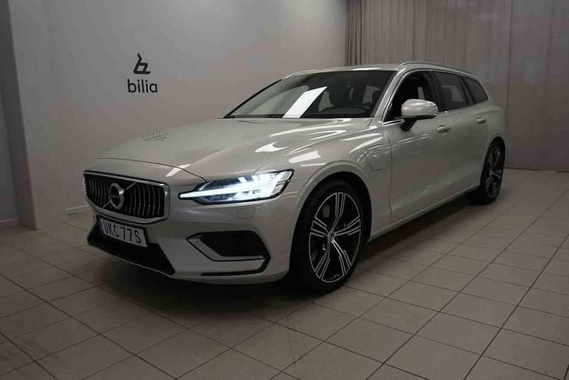 Vit Begagnad 2021 Volvo V60 Kombi | 329 900 kr (Superpris) - Bild 1/1